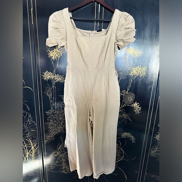 Light cream/green romper - Picture 1 of 2